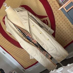 Genuine Vintage Burberry’s Men’s Trench Coat with Signature Plaid Wool Lining